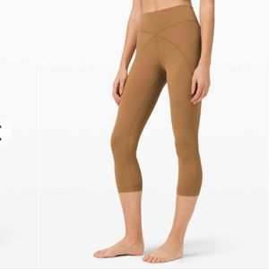 Lululemon Get Centred Highrise crop 21" nulu fabric size 6.